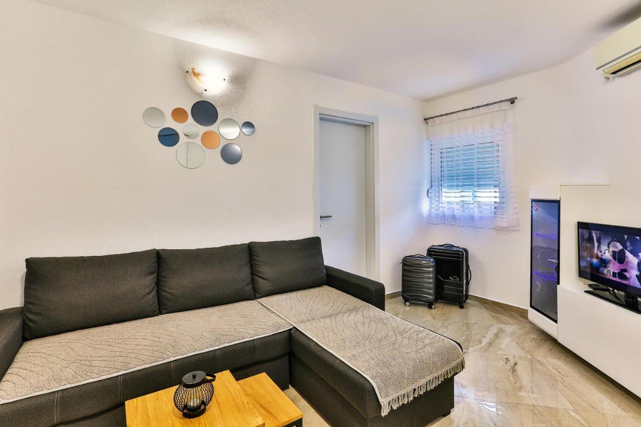 Zara Apartment Budva Exterior photo